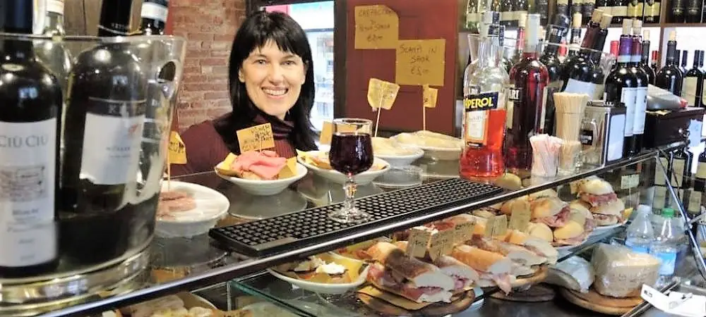 spuntini veneziani, specialità da mangiare con le mani, cicheti. esperienza culinaria durante un tour con guida abilitata