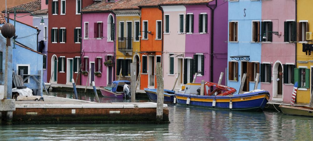 Half day boat tour Venice Islands, North of the Lagoon. Shopping, leisure and religious heritage to Burano, Murano and Torcello with licensed guide