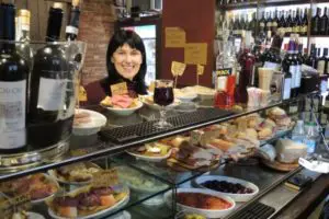 Finger-food, a stroll of Venetian taverns with Isabella owner of Venetian Guide